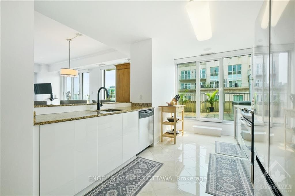 200 RIDEAU Street Unit 2401 photo 11