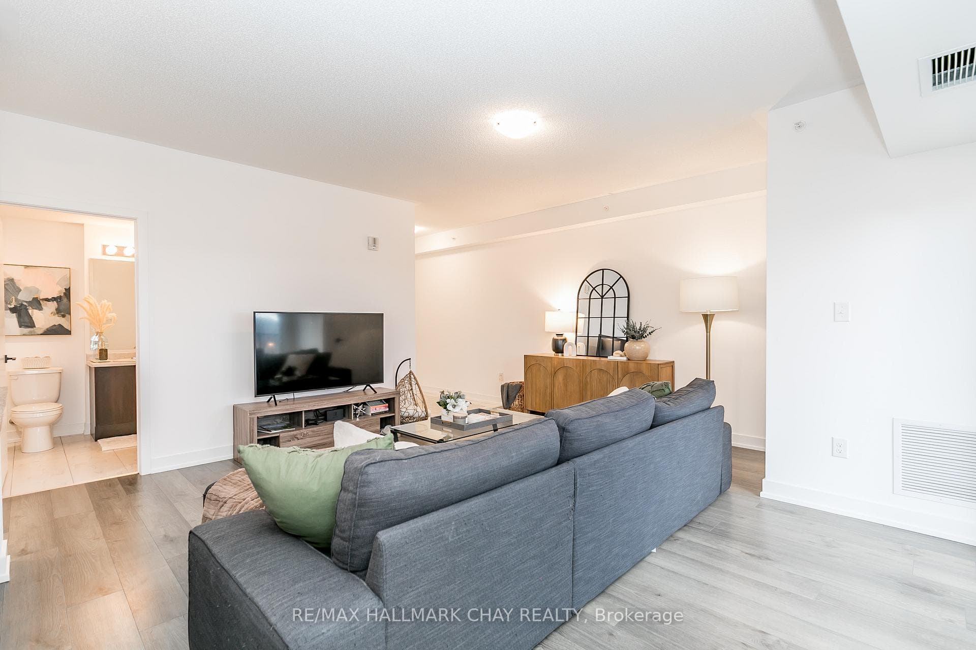 4 Spice Way Unit 302 photo 6