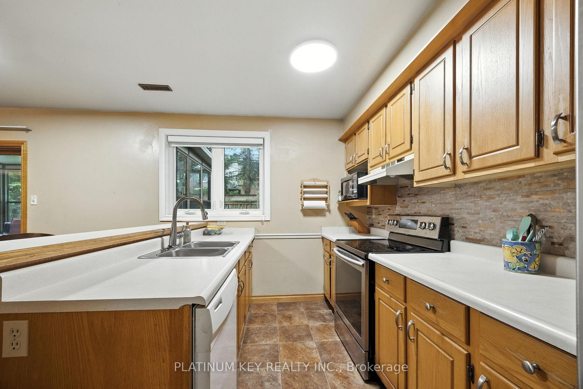 635 King Street photo 19