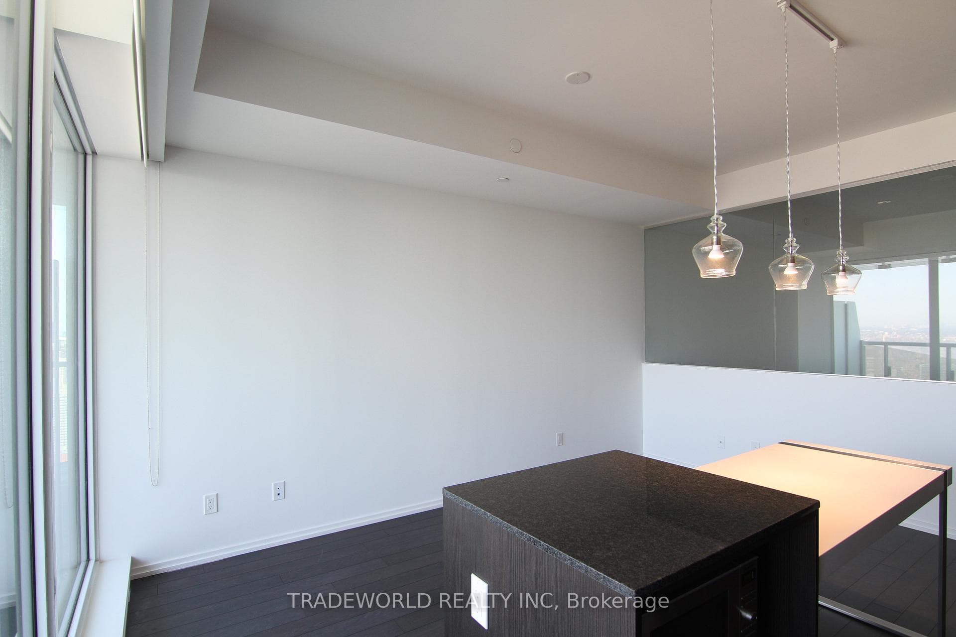 197 Yonge Street Unit 4111 photo 5