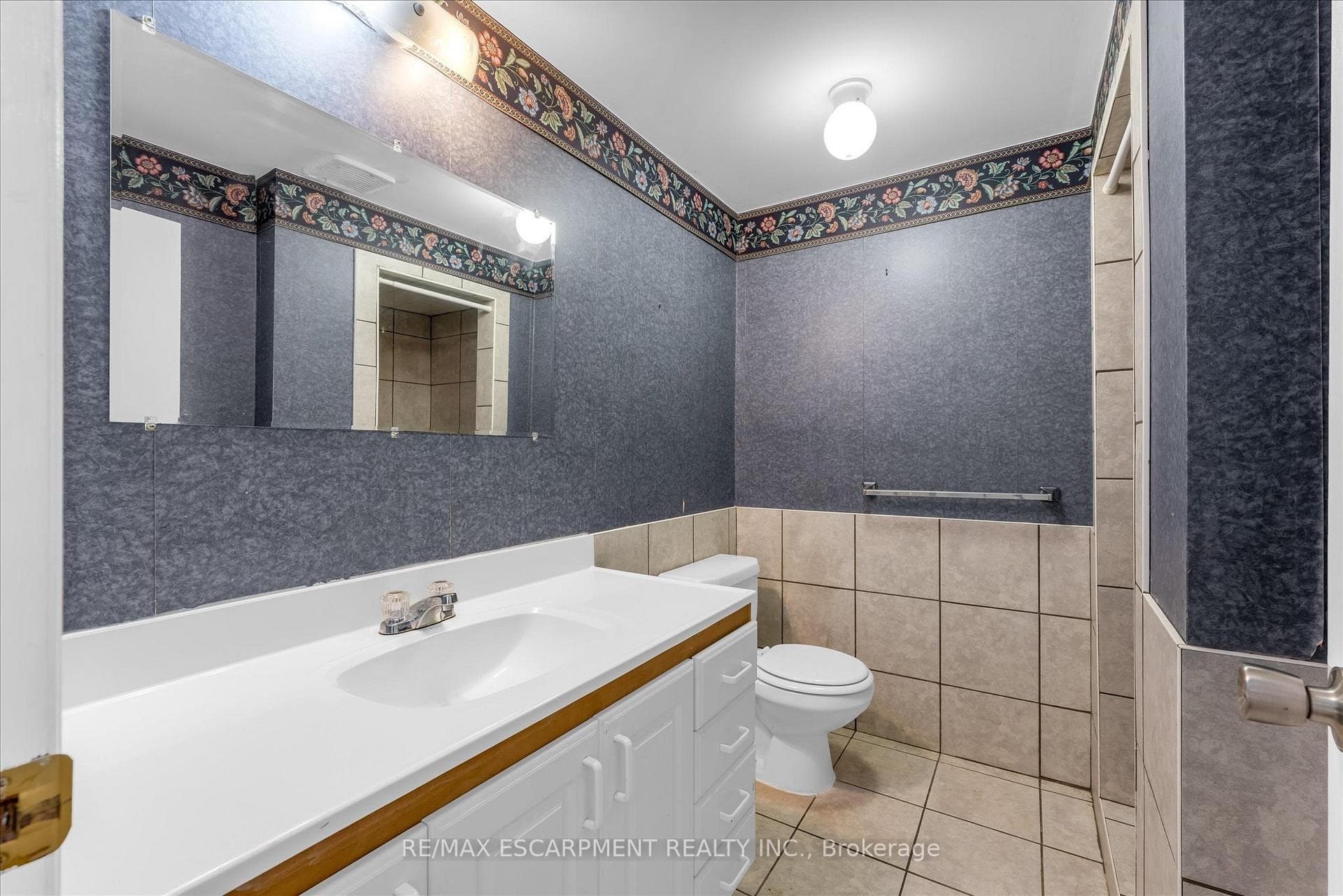 261 LIMERIDGE Road photo 23