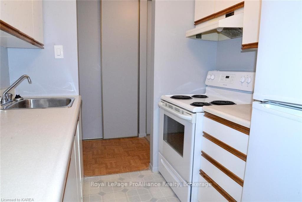 550 TALBOT Place Unit 202 photo 7