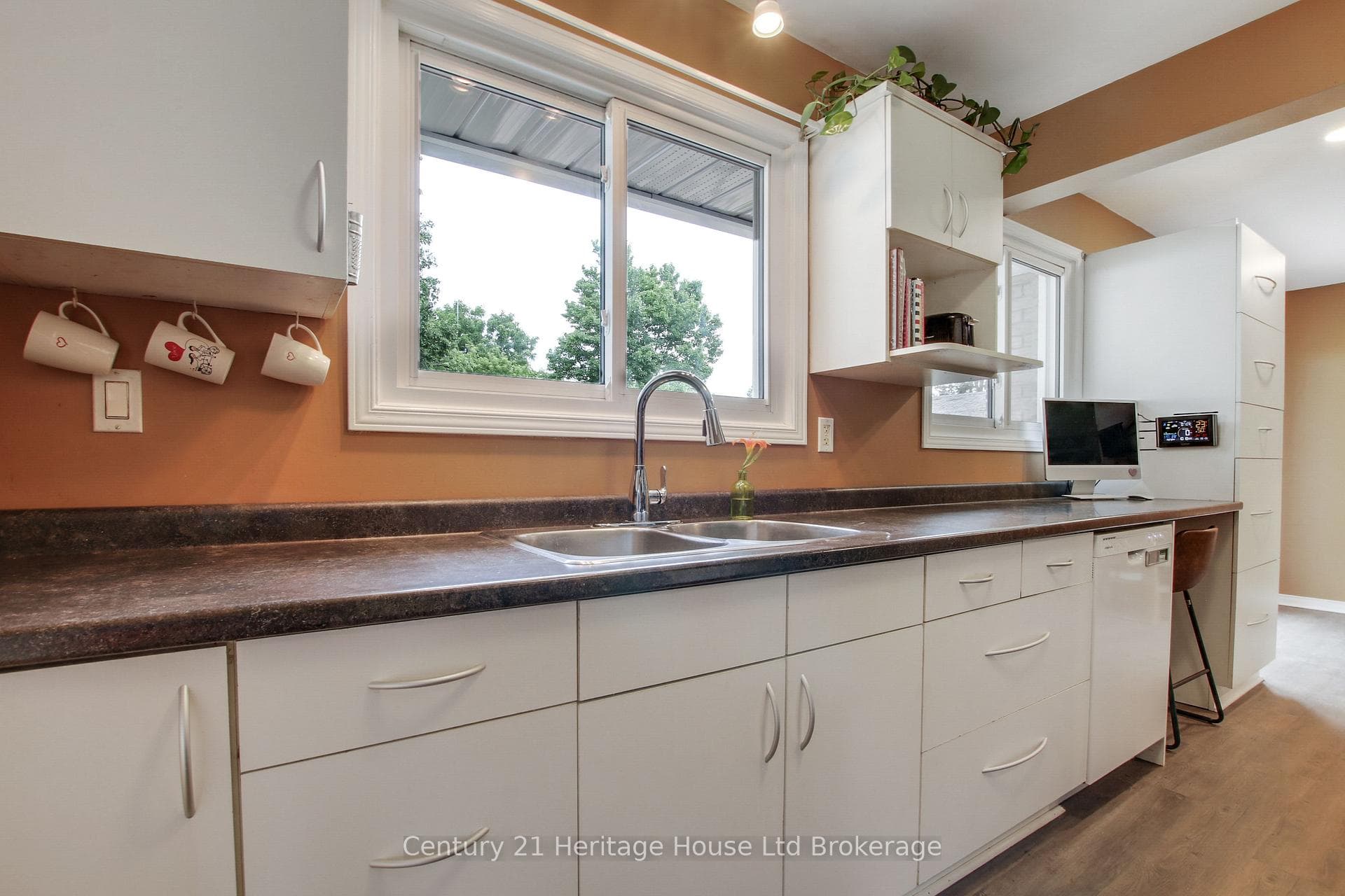 683 College Avenue photo 9