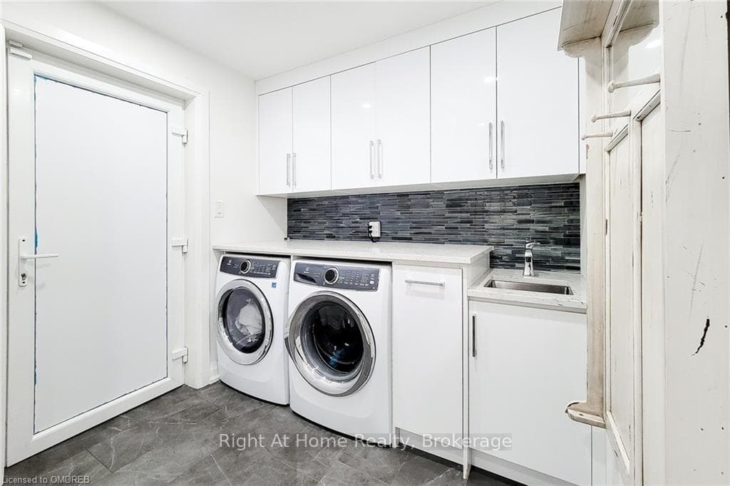 40 MEADOWLANDS Boulevard photo 26