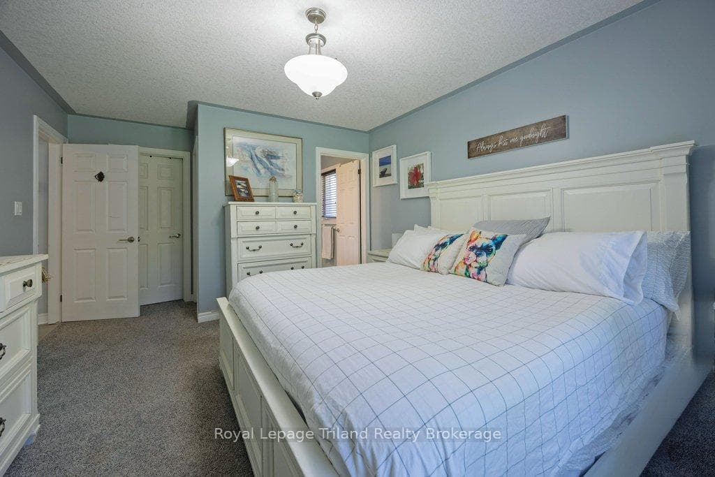12 Graydon Drive photo 20