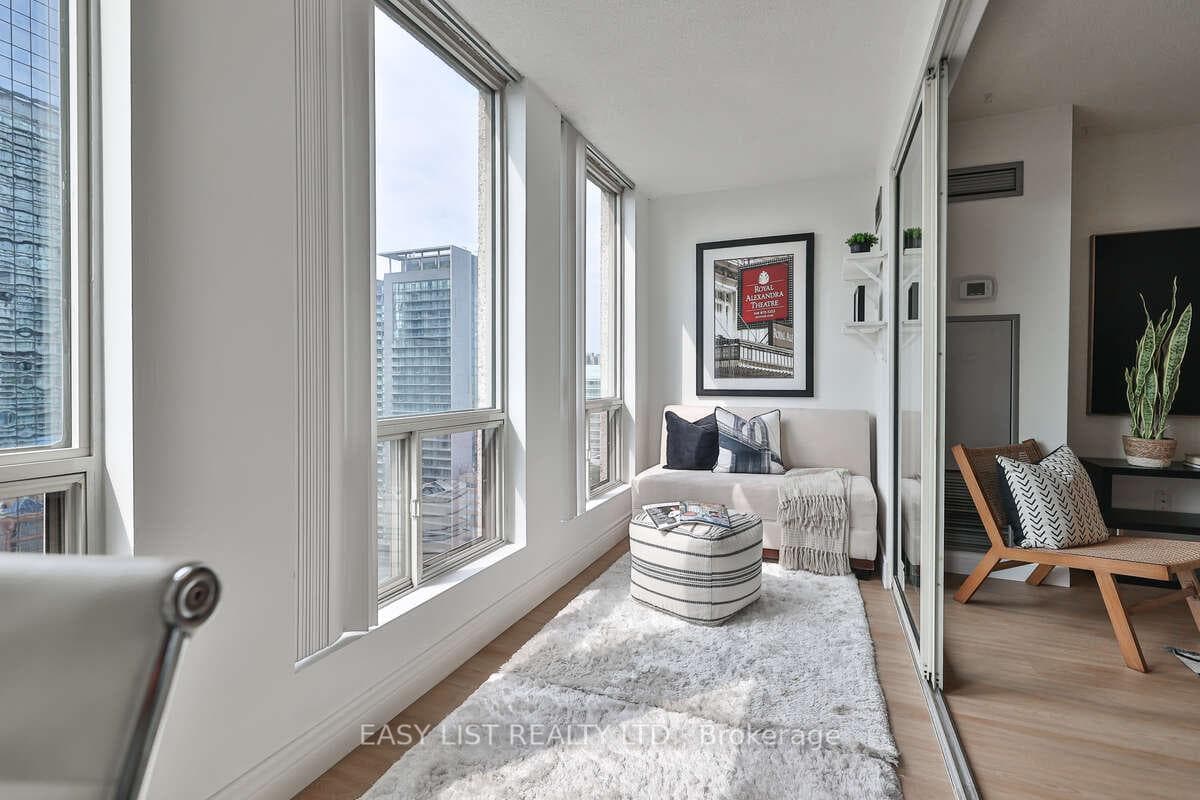 25 Grenville Street Unit 2404 photo 6