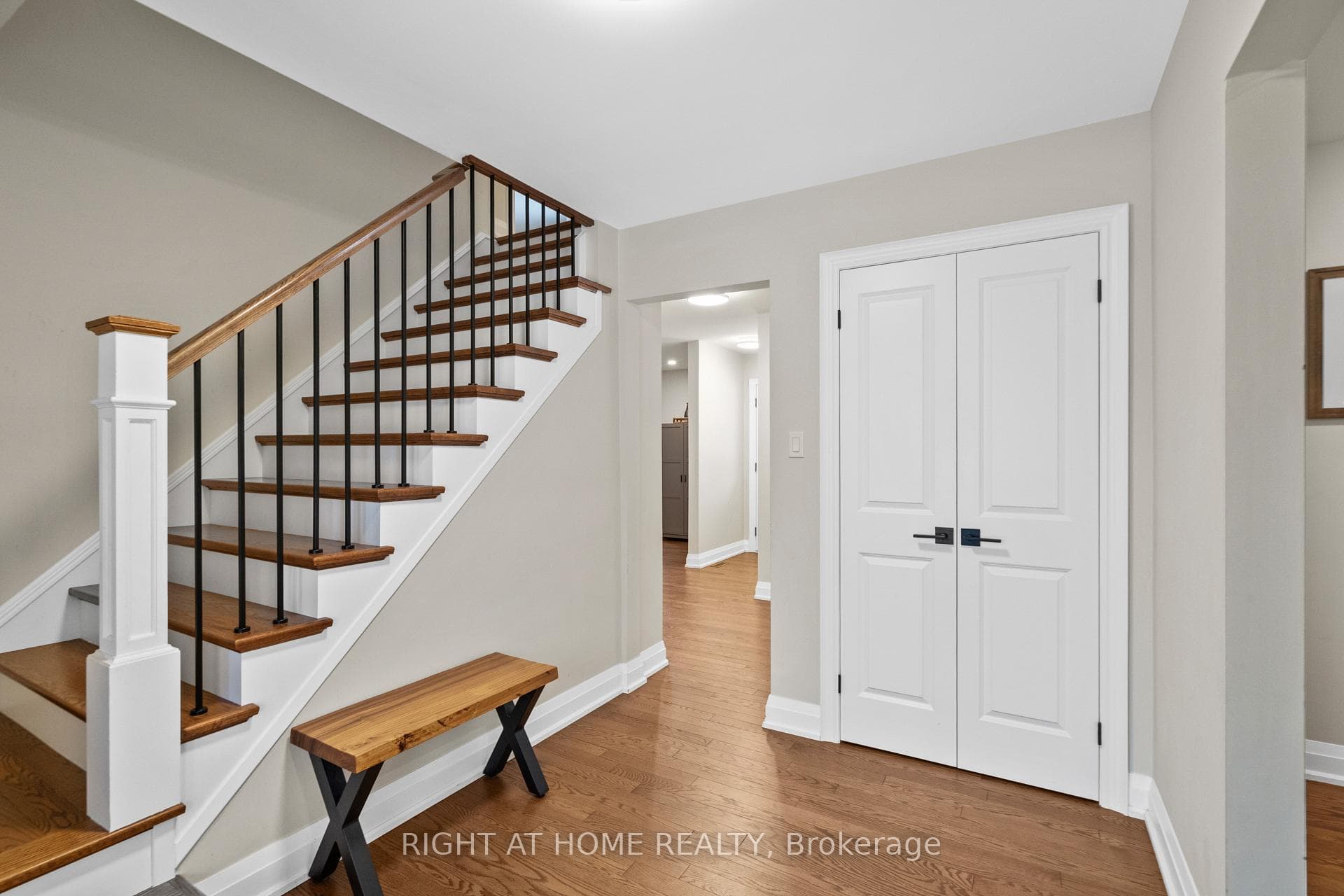 41 Amberly Boulevard photo 4
