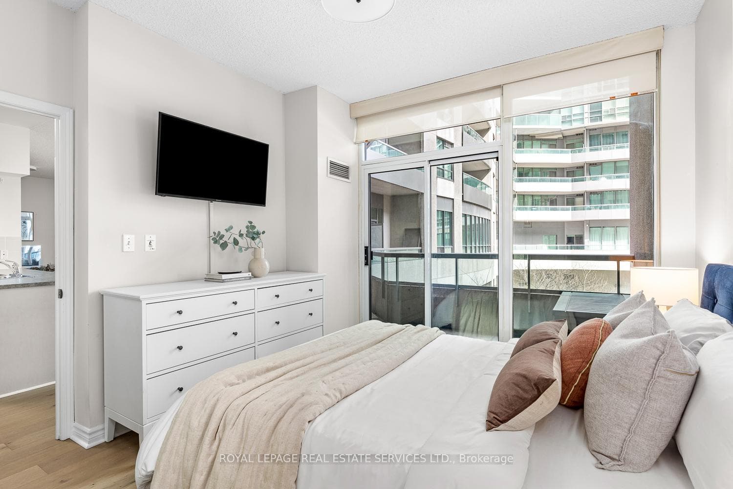 51 Lower Simcoe Street Unit 201 photo 18