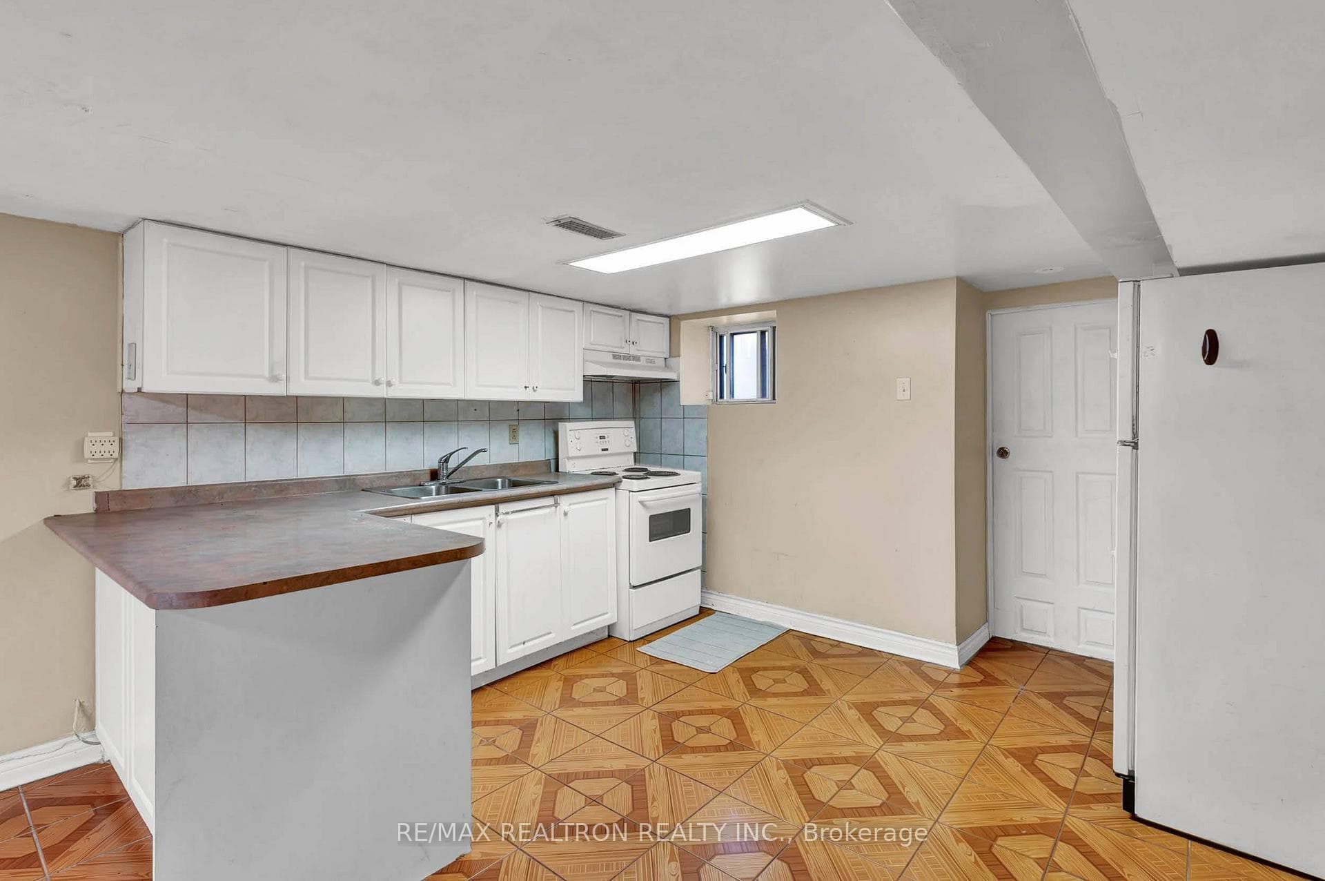 161 Perth Avenue photo 26