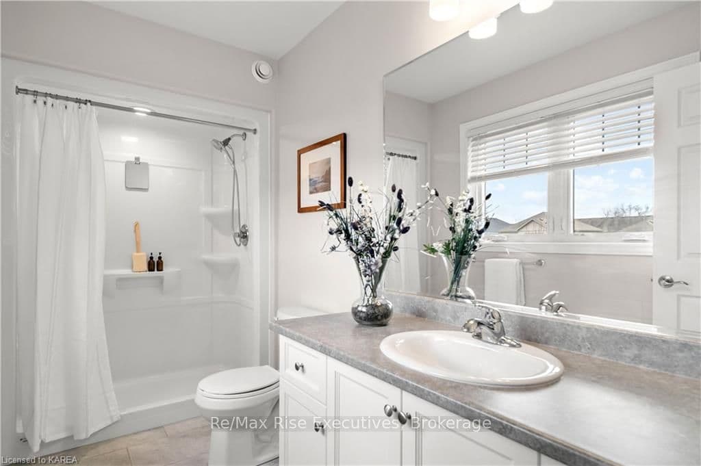 1216 CARFA Crescent photo 24