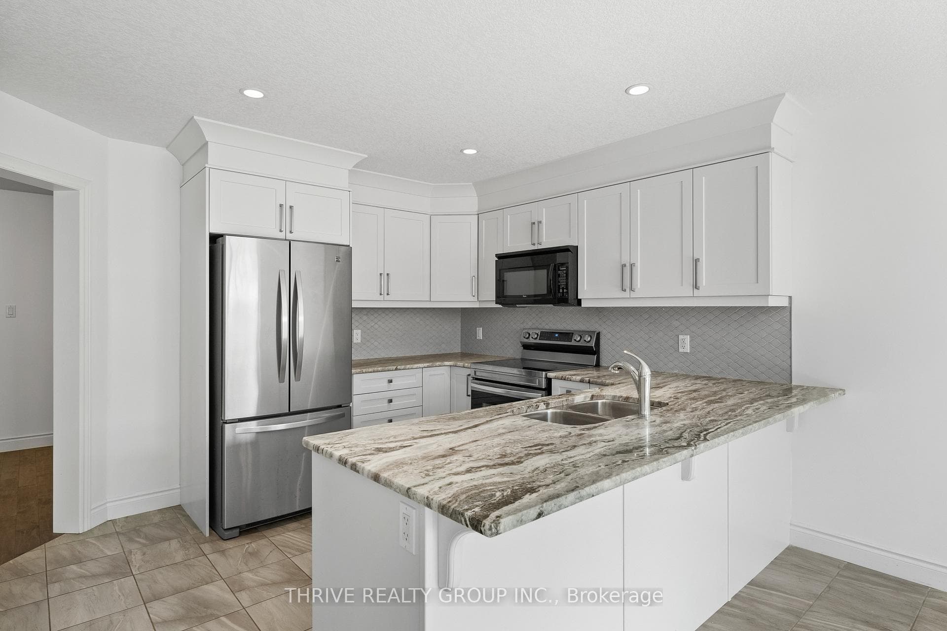 665 Tennent Avenue photo 6