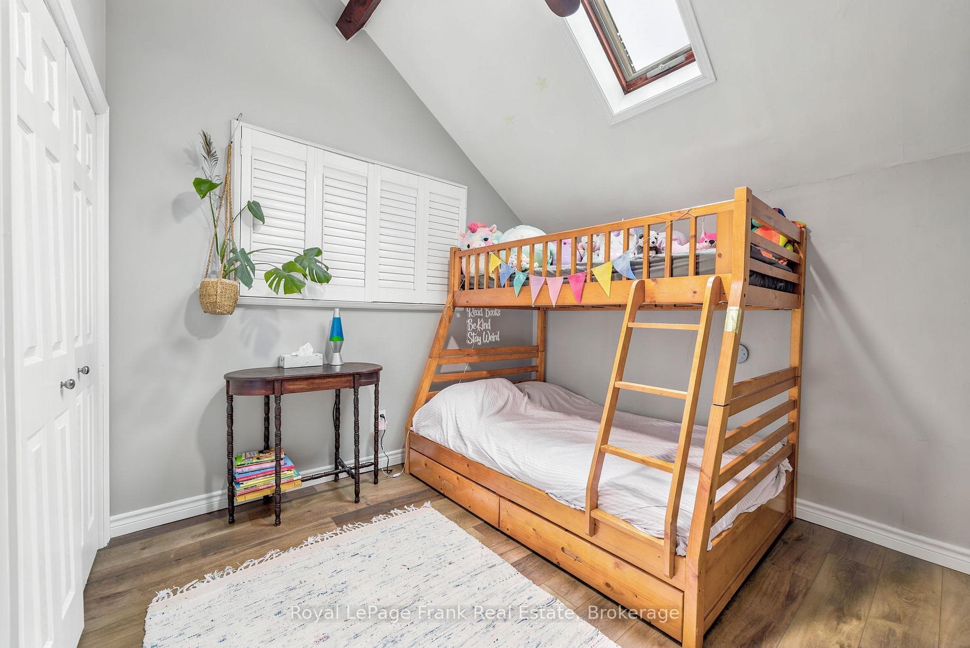 1229 The Glen Road photo 32