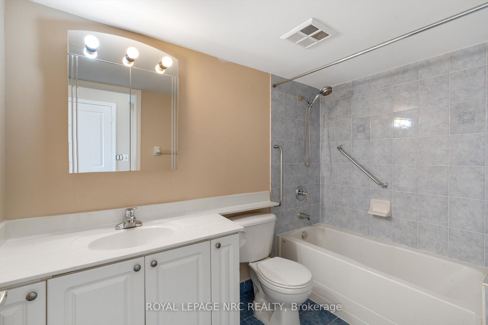 Primary Bedroom En Suite