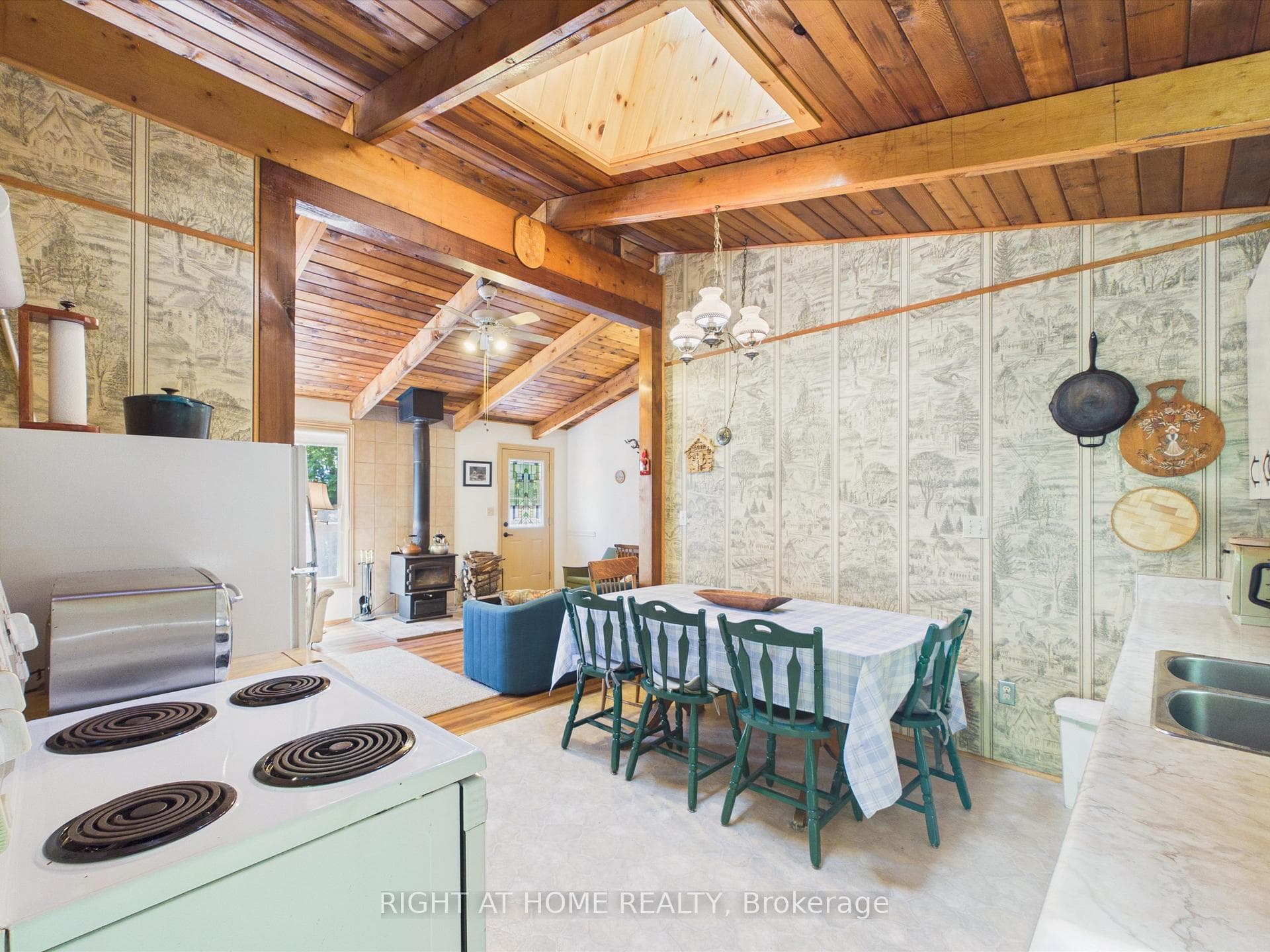 1527 Moon River Road photo 12