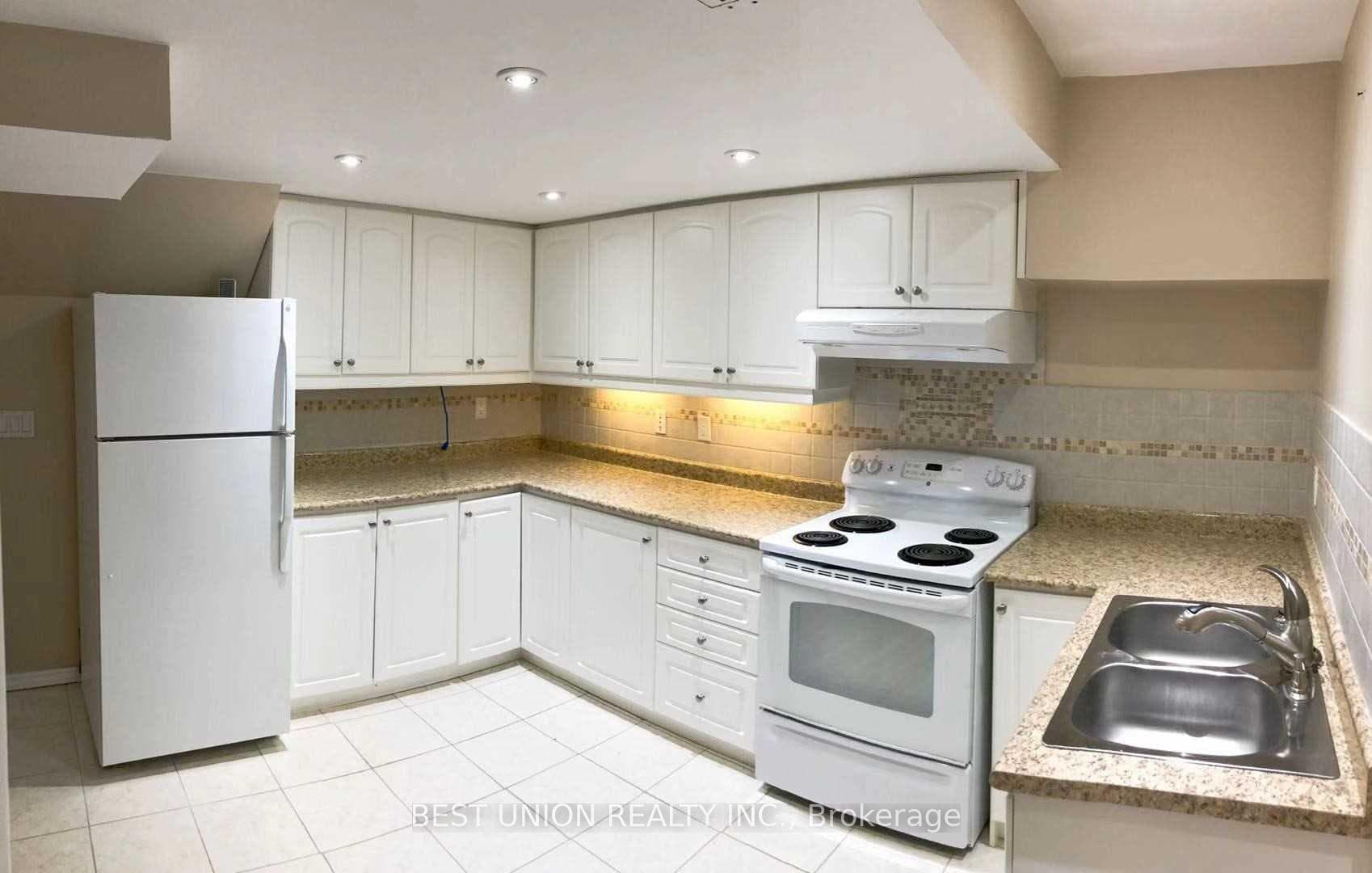 110 Bond Crescent Unit Lower photo 3