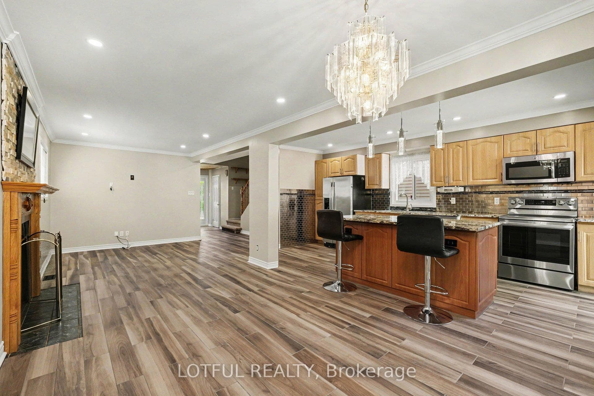 52 Fair Oaks Crescent photo 6