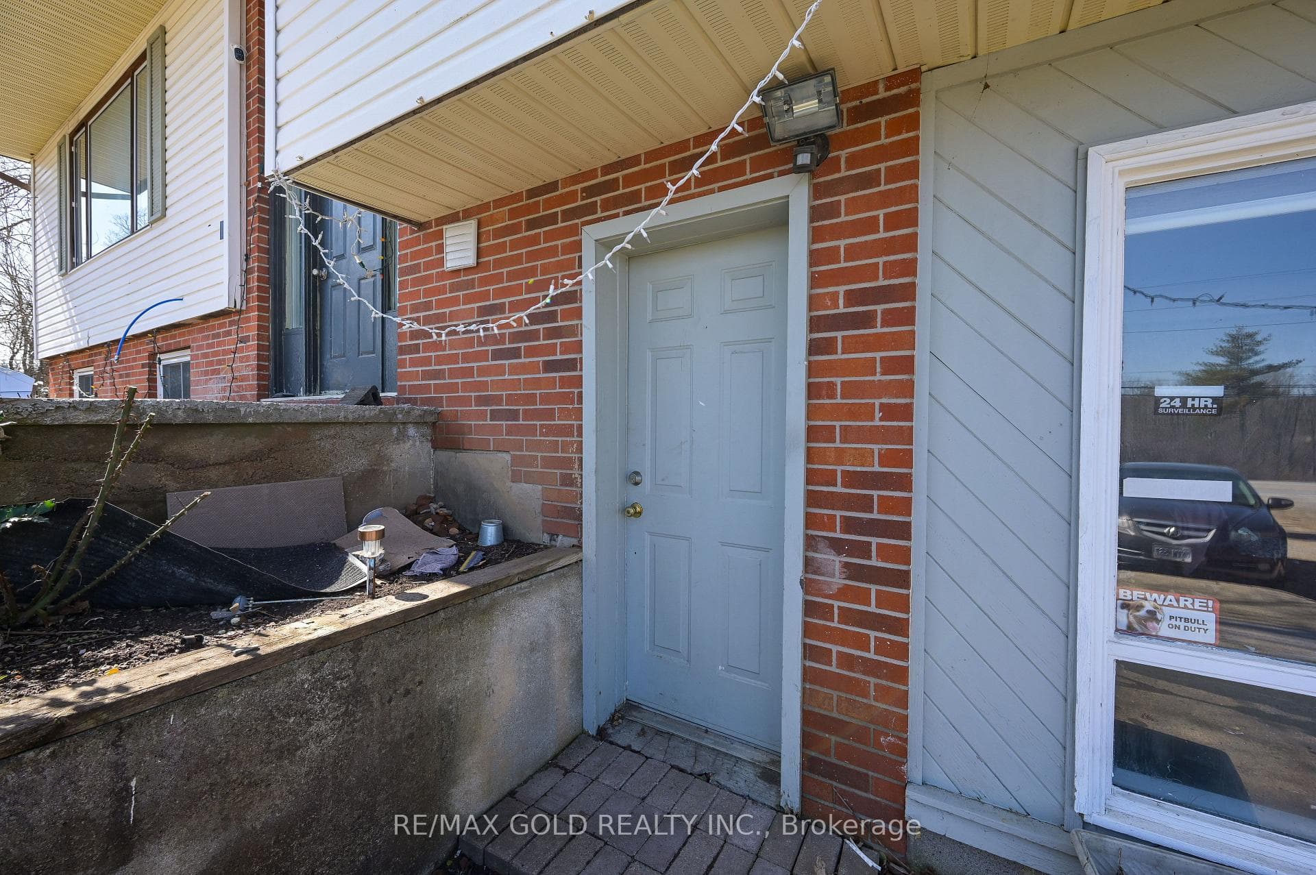9664 Guelph Line photo 30