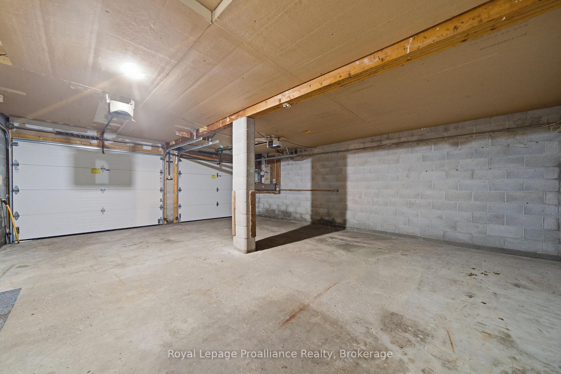 156 Pinehill Crescent photo 34
