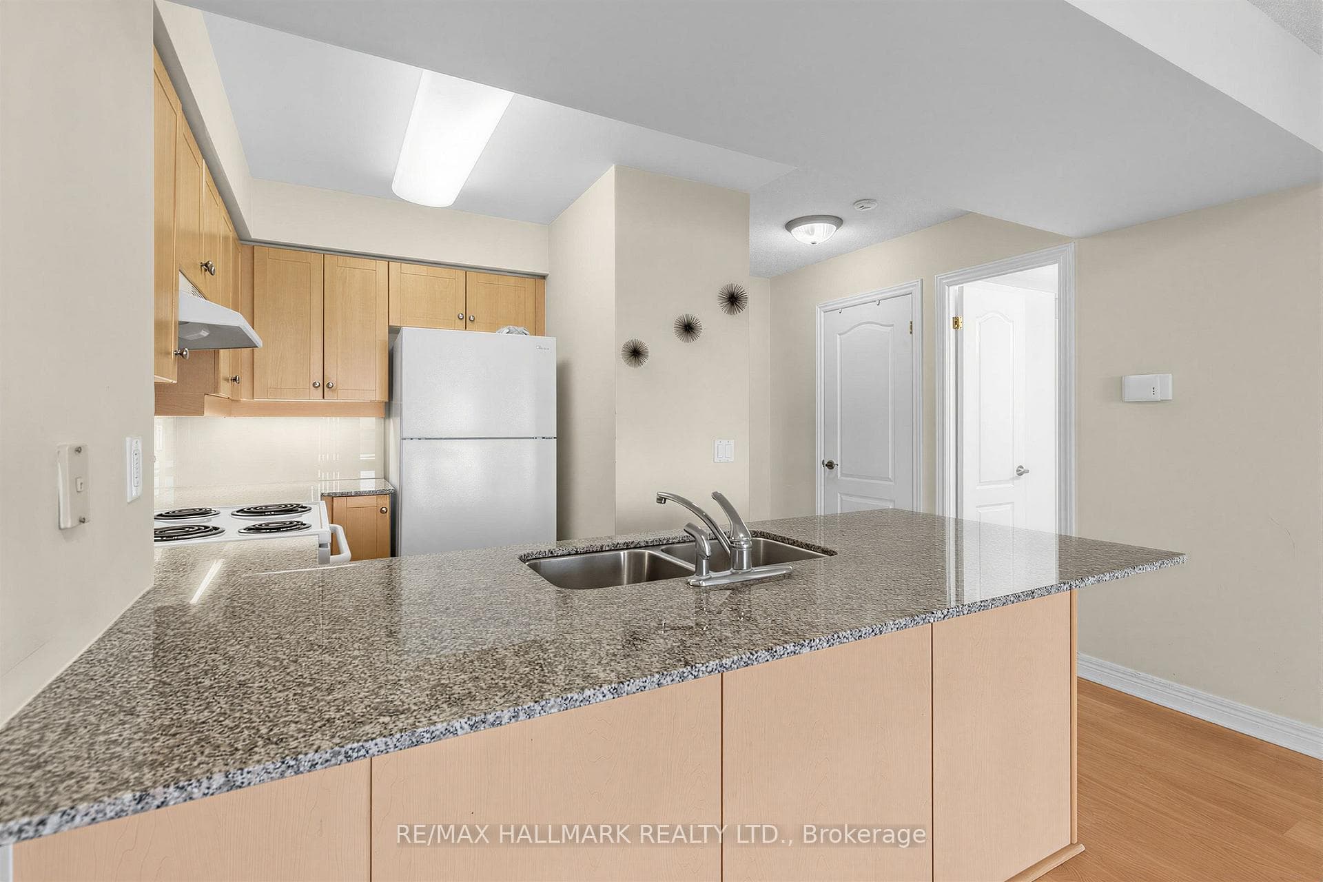 50 Disera Drive Unit 1206 photo 3