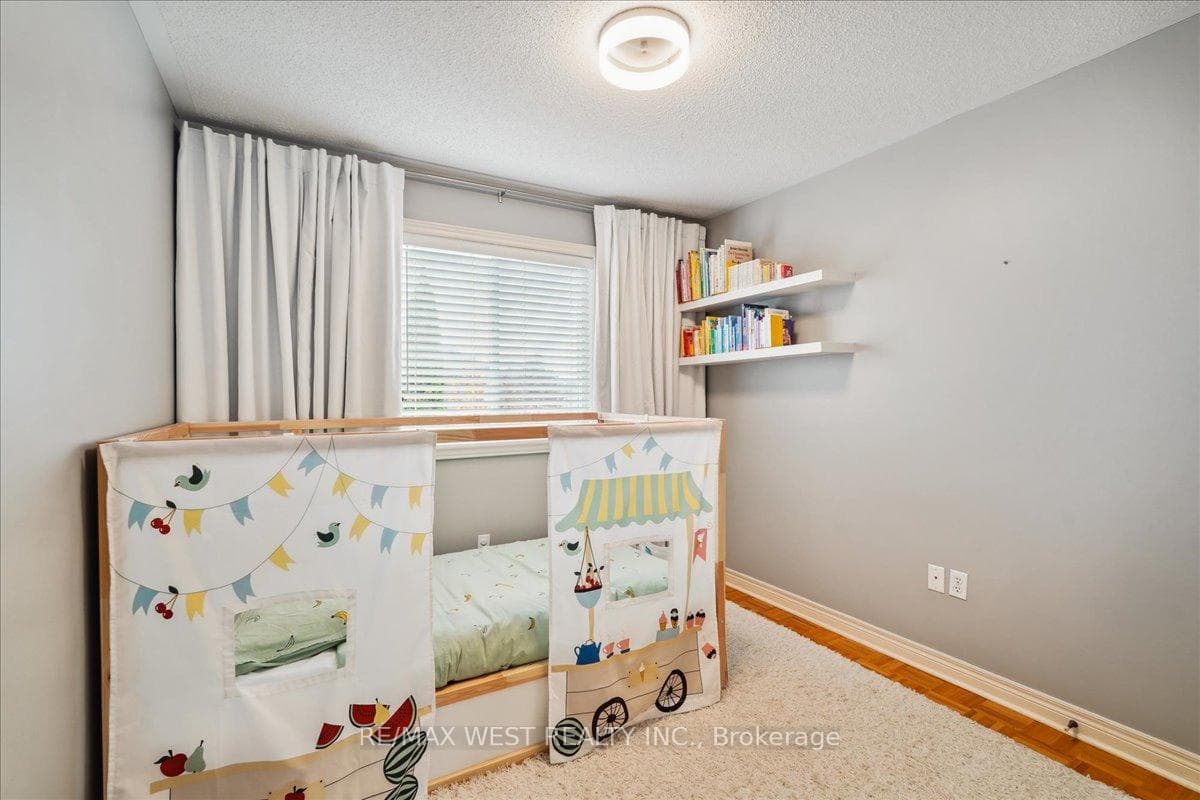 77 Via Carmine Avenue photo 9