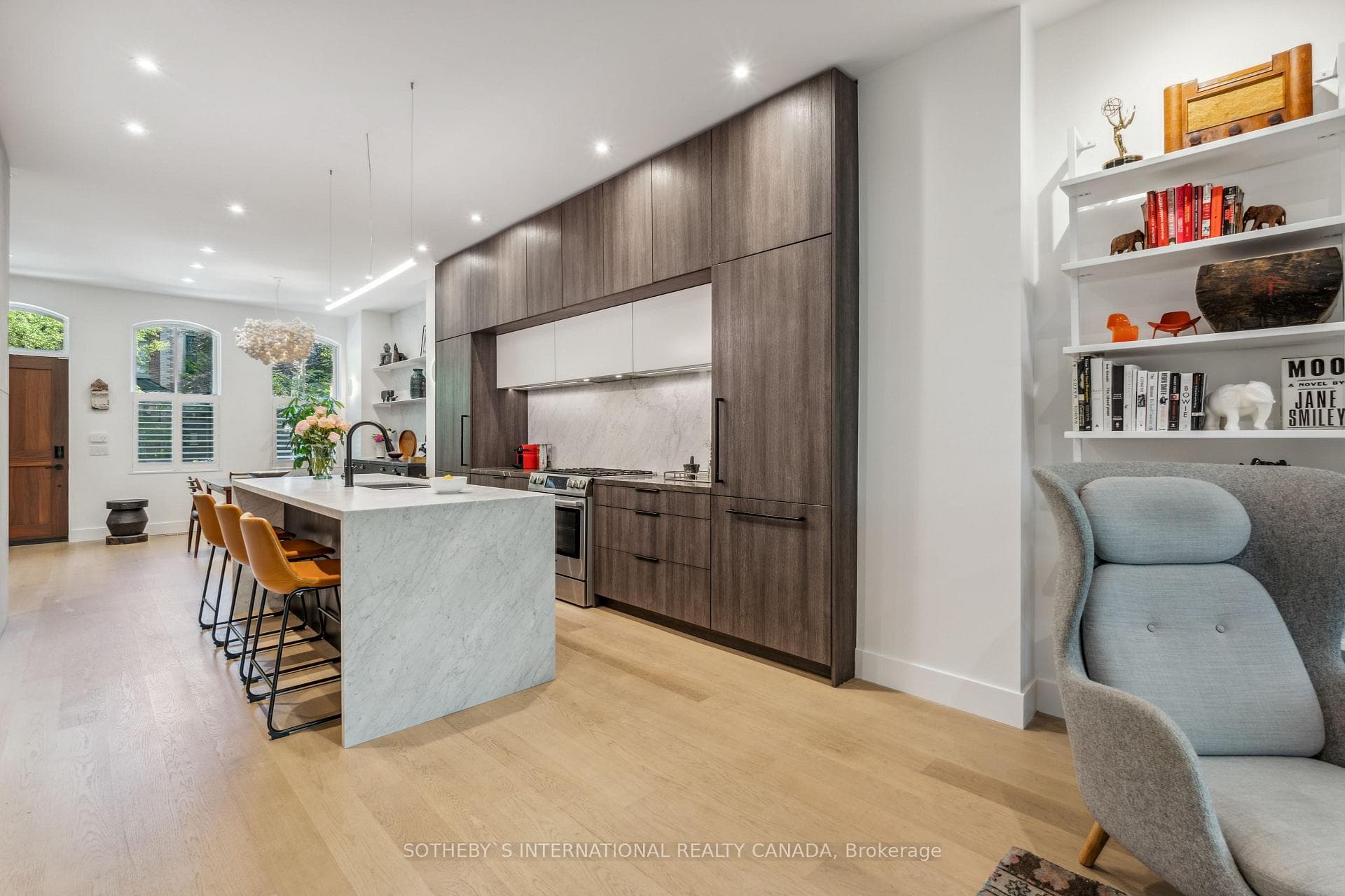 352 Wellesley Street photo 9