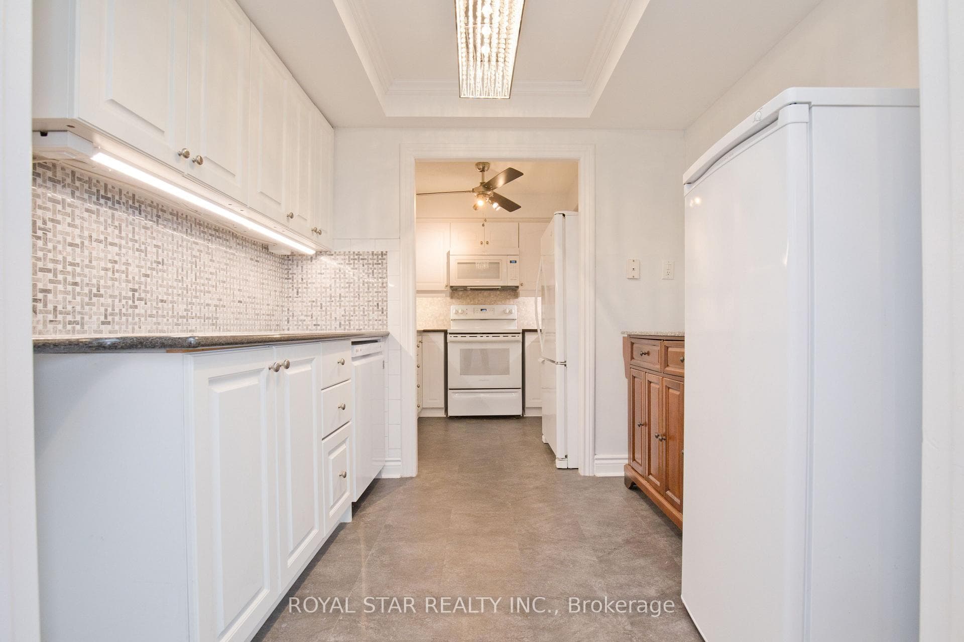 1535 Lakeshore Road Unit 1607 photo 8