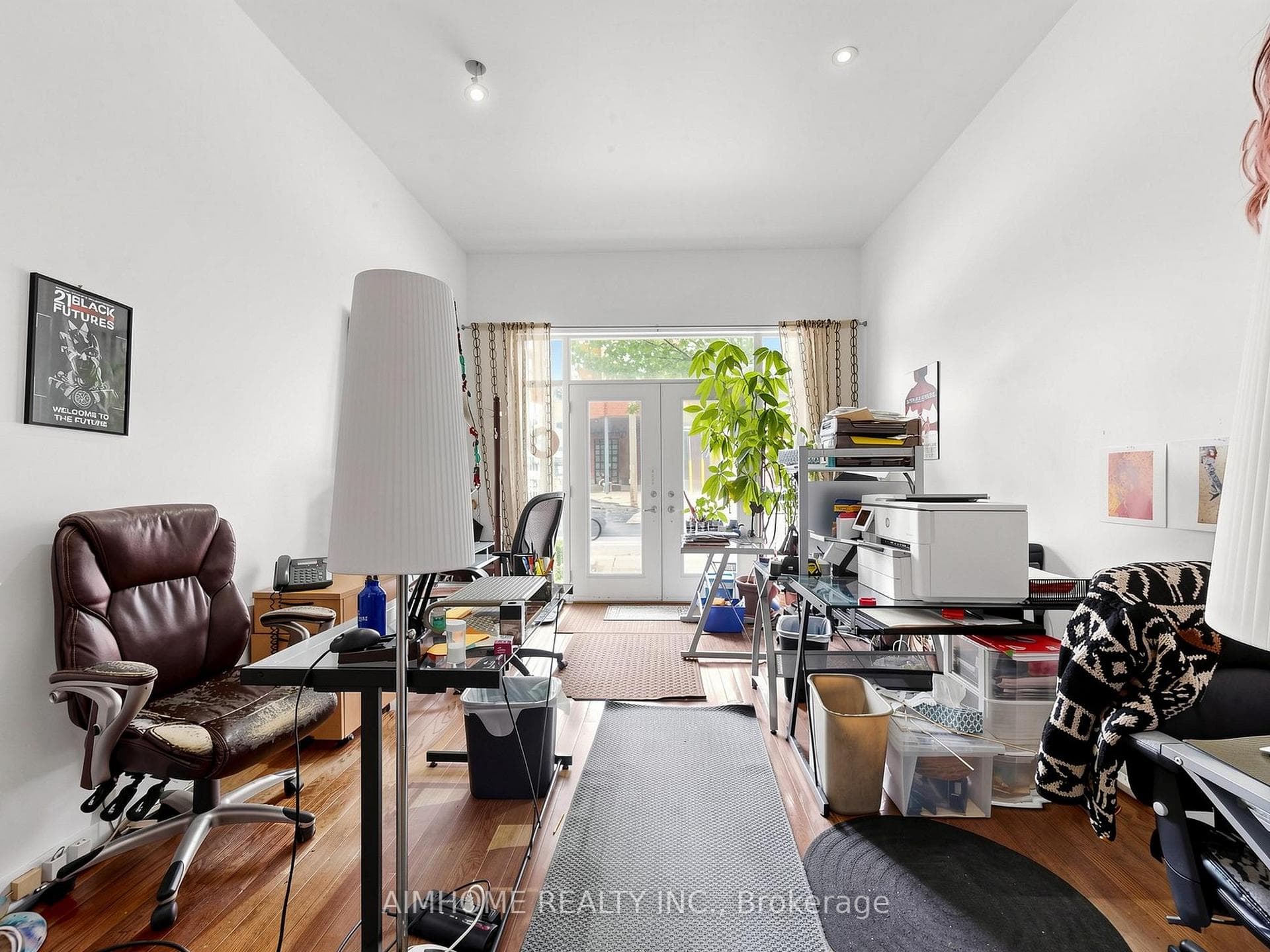 1089 Dundas Street photo 4