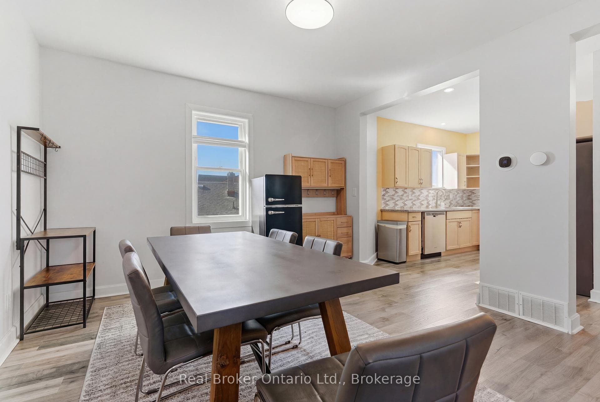 154 Niagara Falls Road photo 9