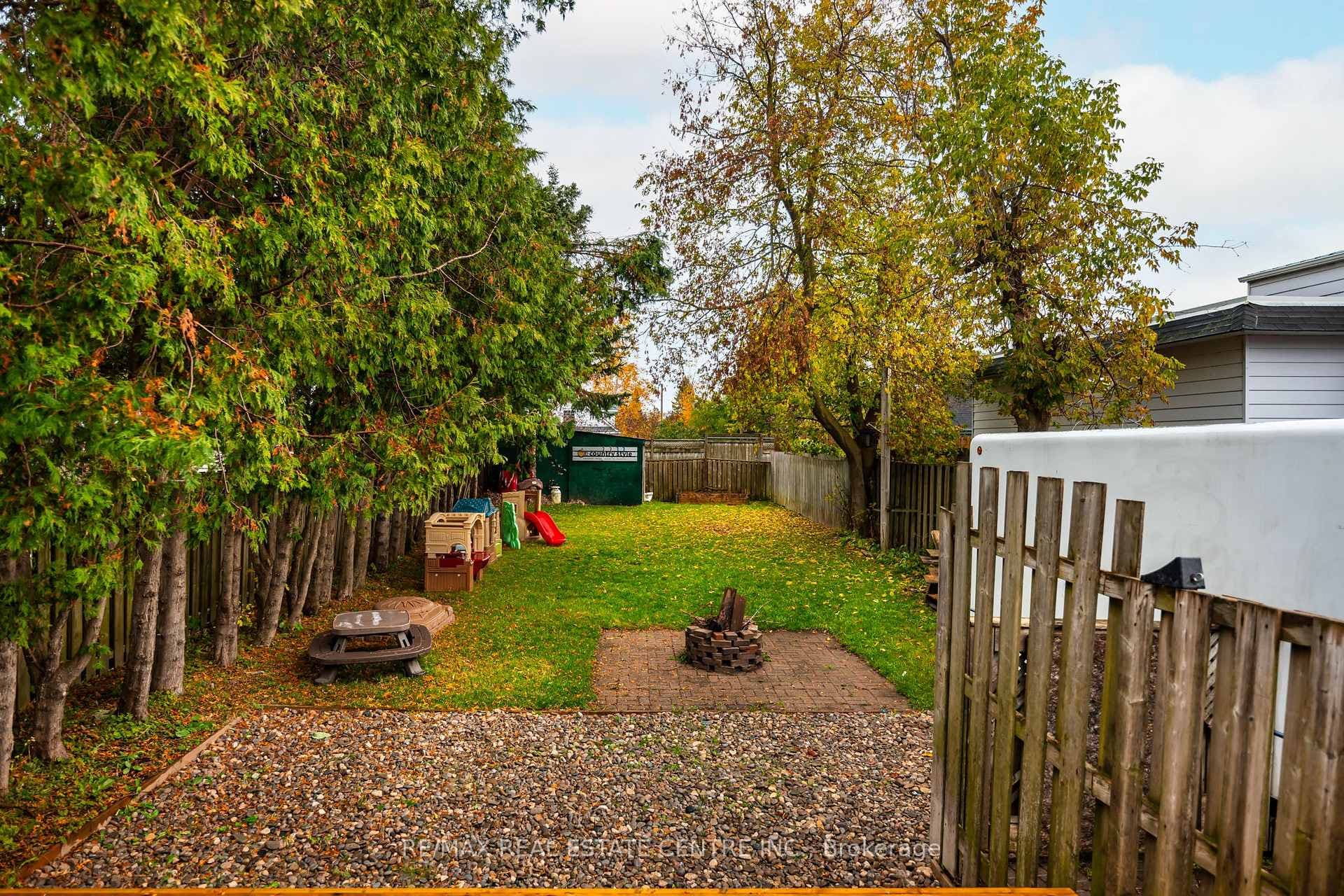 121 Proton Street photo 31