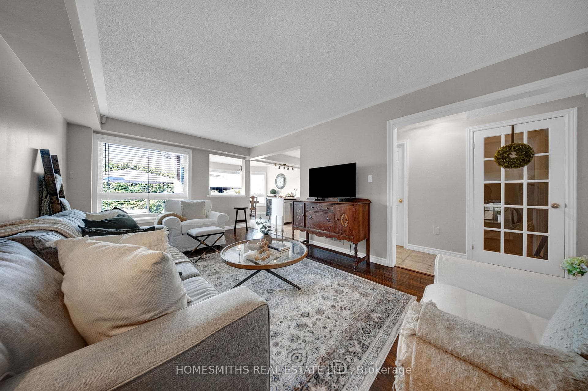 147 Sleeman Square photo 6