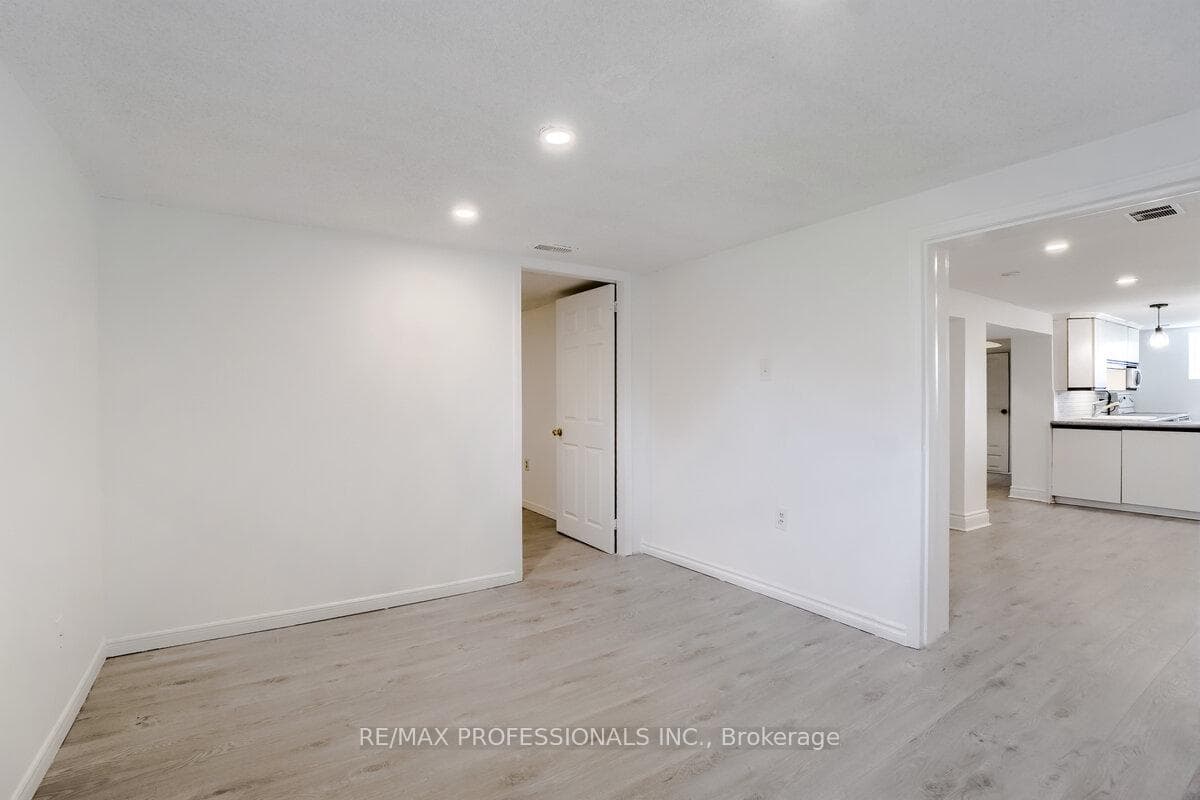351 Maurice Drive photo 31