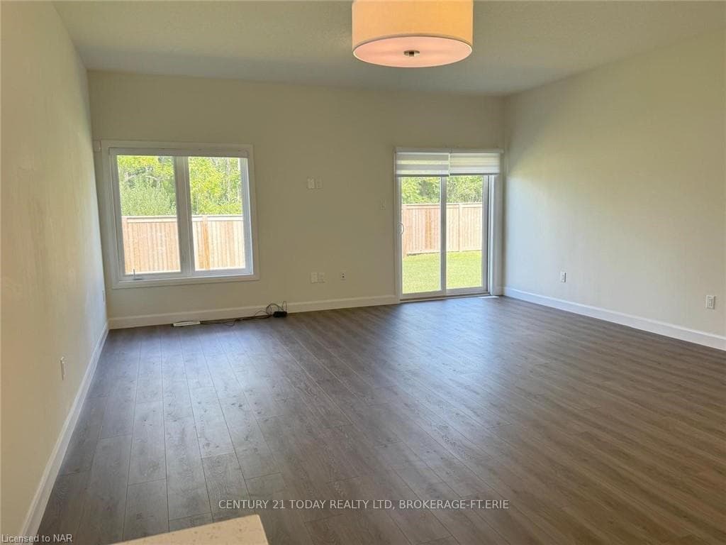11 BEACHWALK Crescent photo 28
