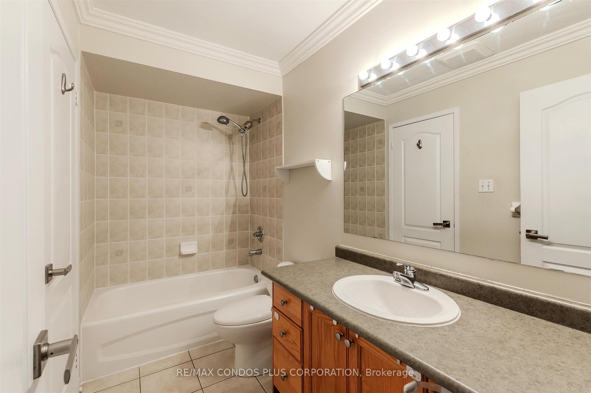 3000 Lakeshore Boulevard Unit 9 photo 20