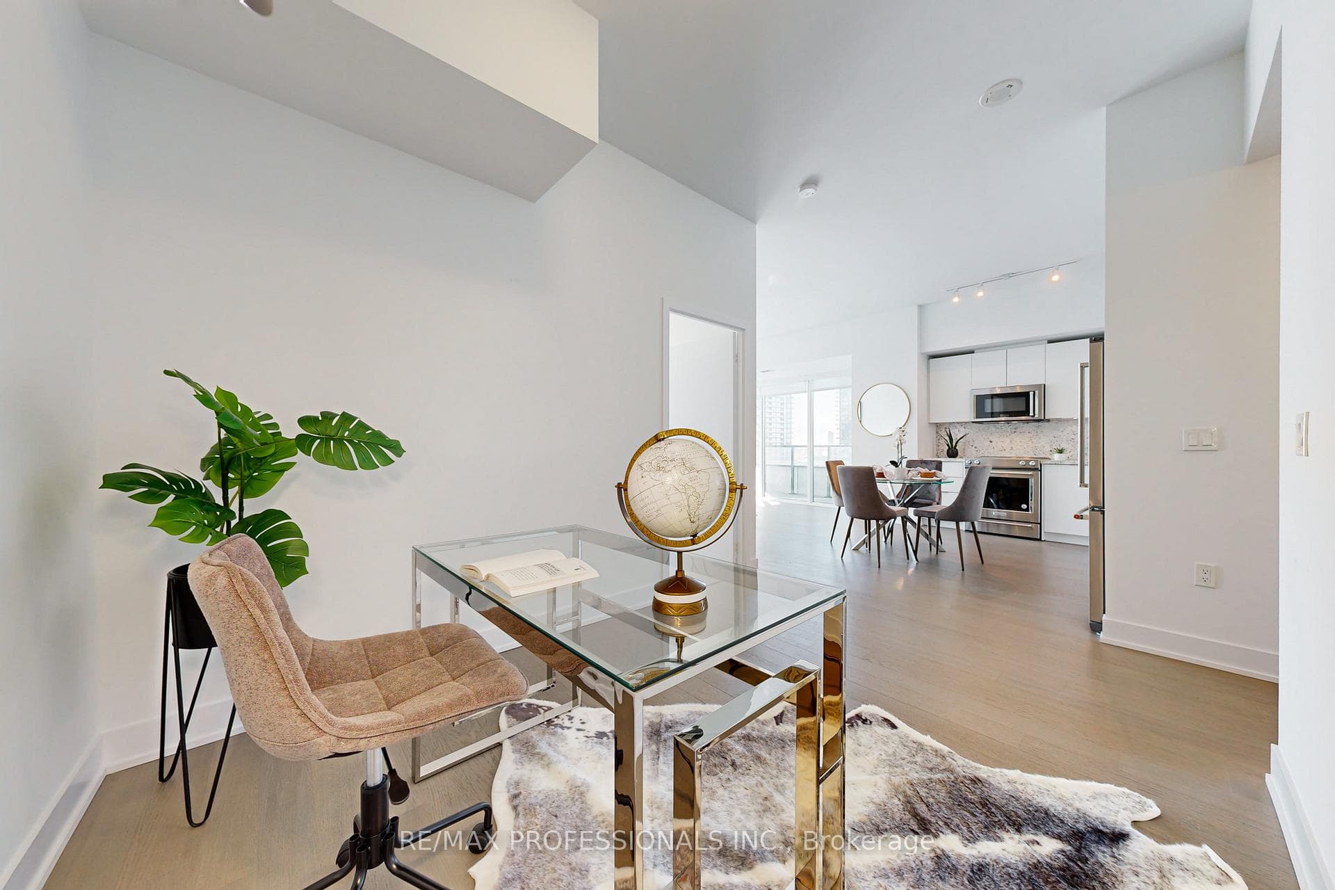 30 Shore Breeze Drive Unit 825 photo 8
