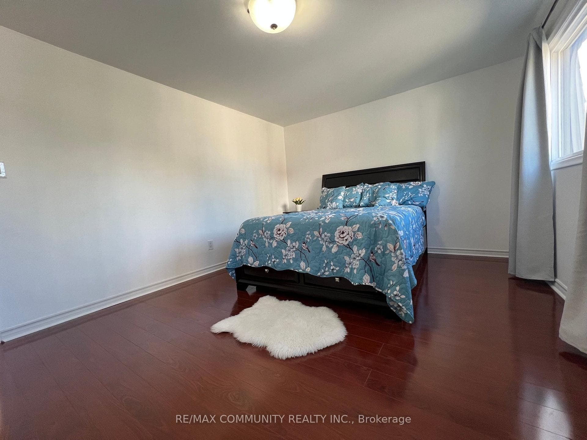 284 Sprucewood Court photo 12