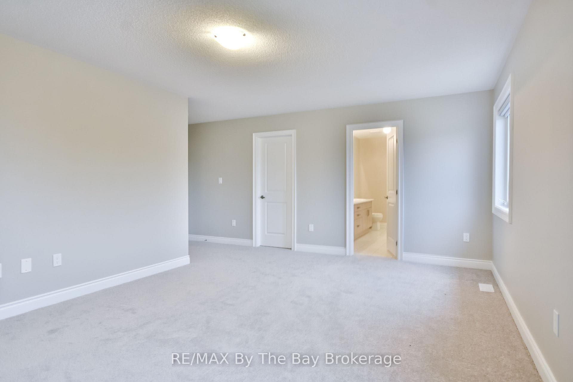 21 Amber Drive photo 38