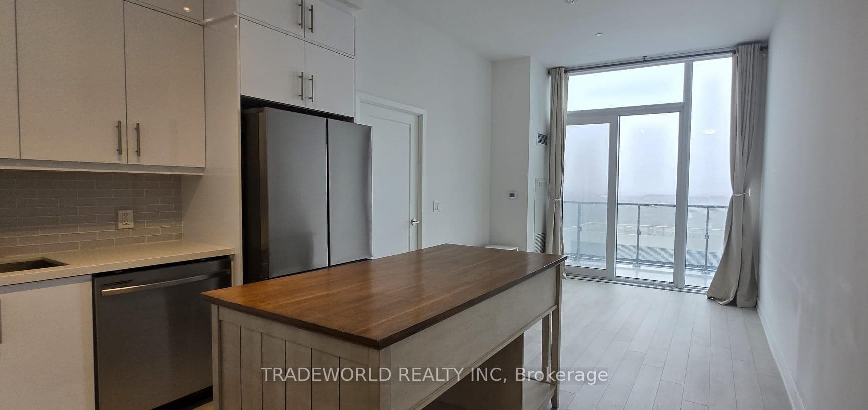 95 Oneida Crescent Unit PH04 photo 2