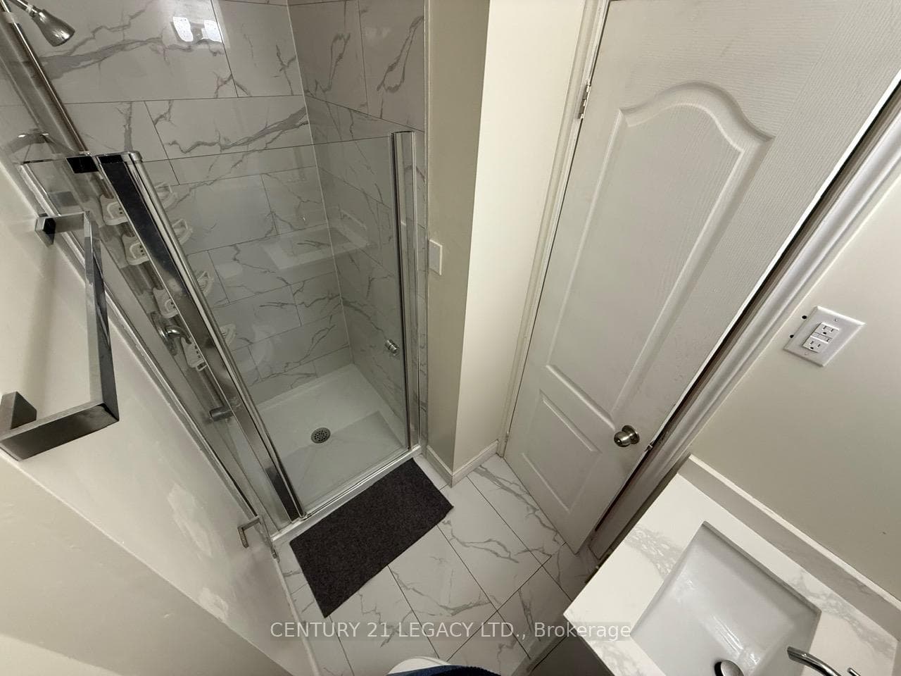 18 Harper Road Unit (Upper) photo 8