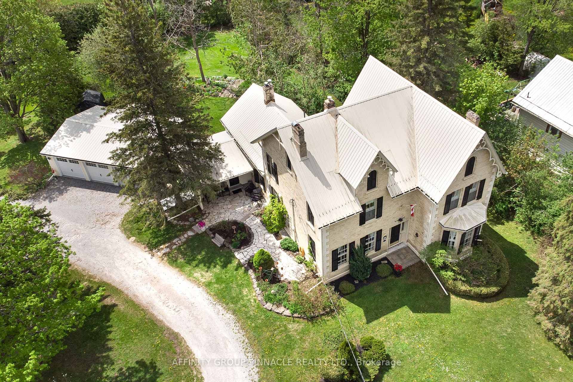 145 King Street photo 1