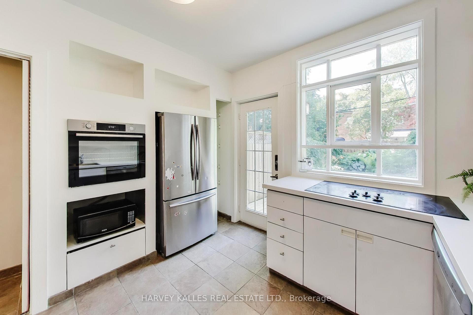 318 Sumach Street photo 14