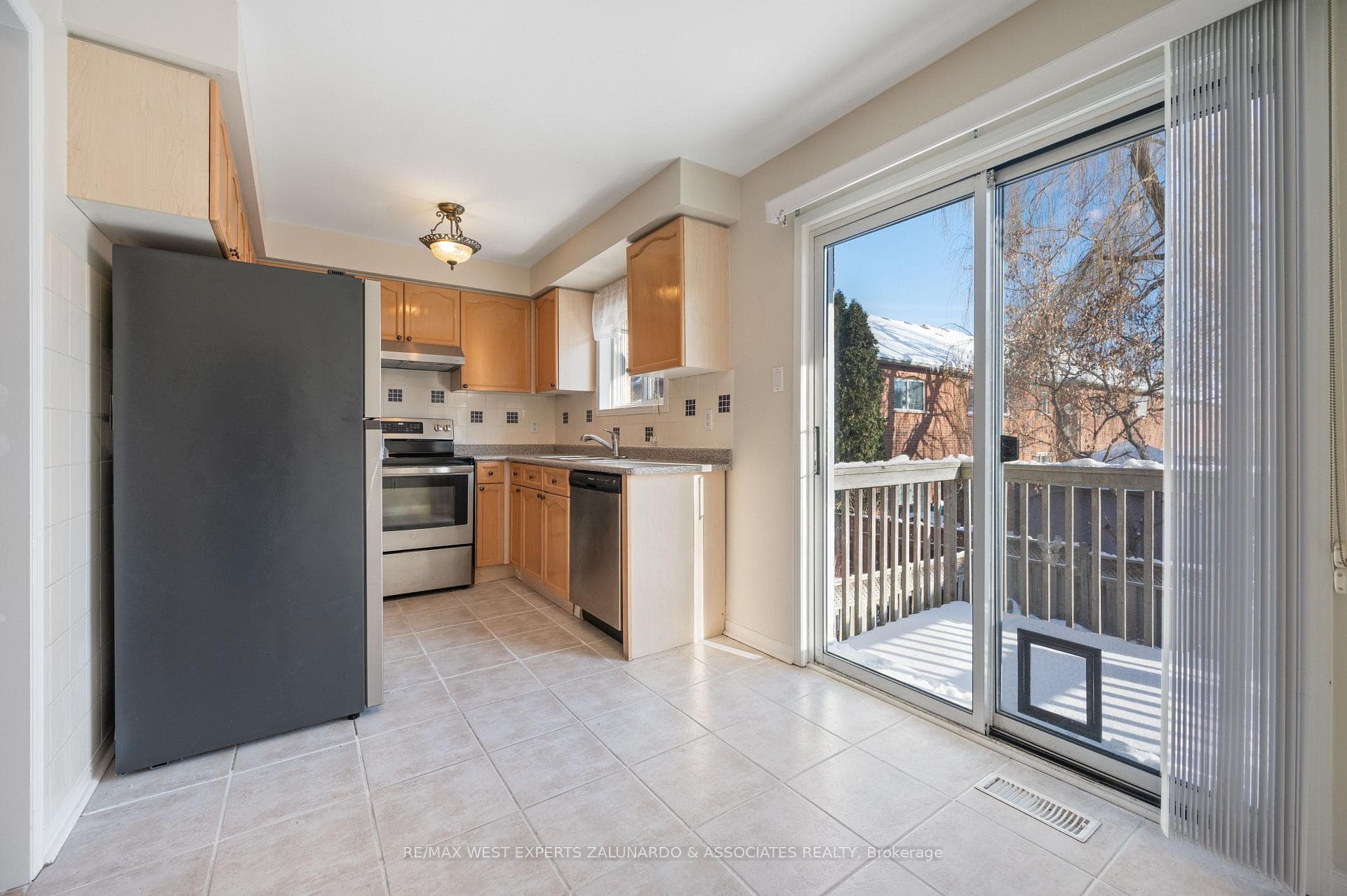 140 Parktree Drive photo 6