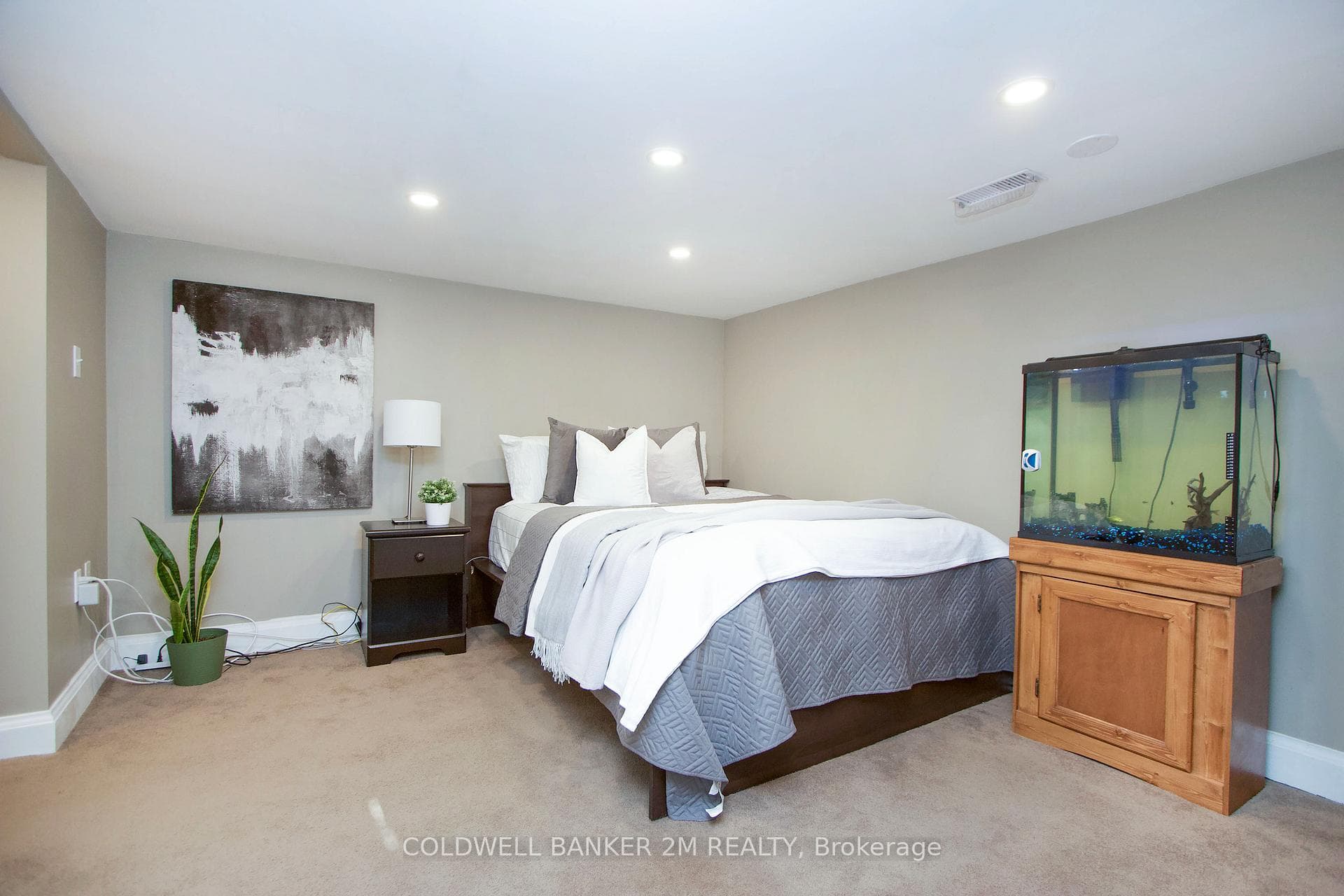 37 Orchard View Boulevard photo 13