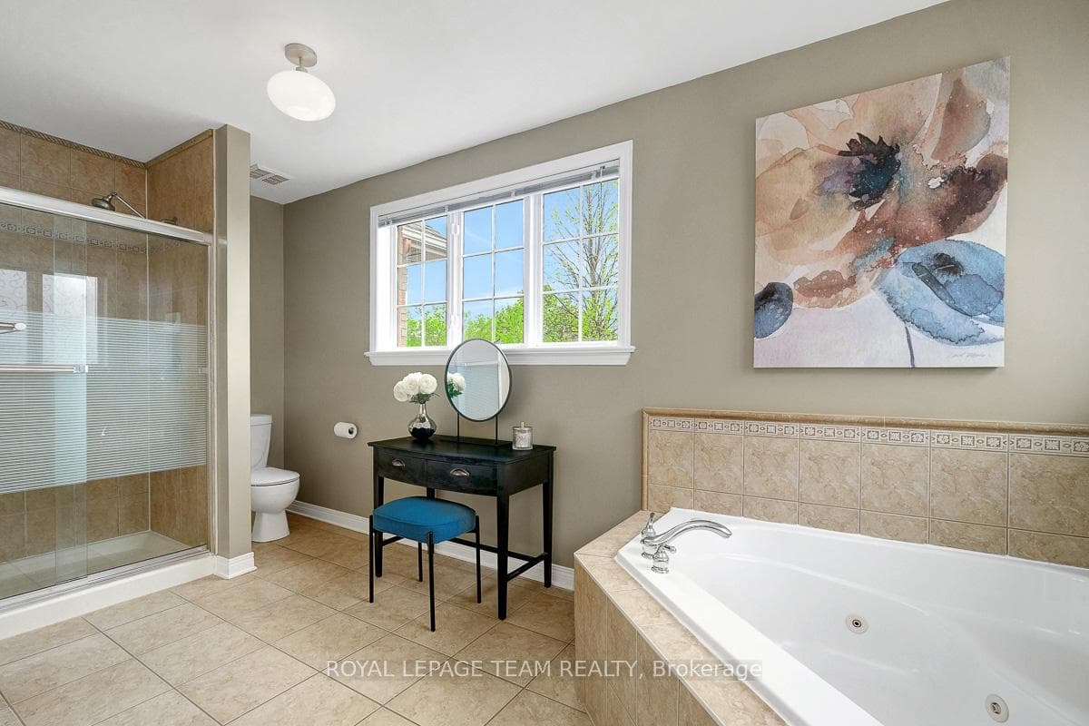 118 Oakfield Crescent photo 29