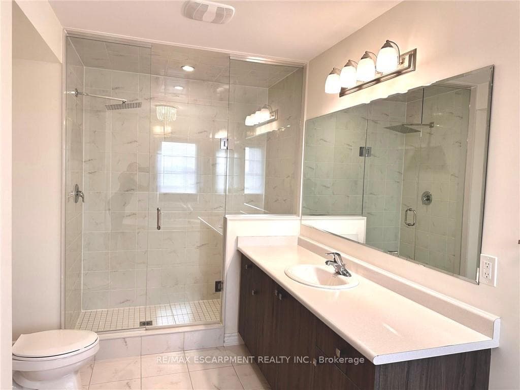 1364 Sycamore Gardens photo 13