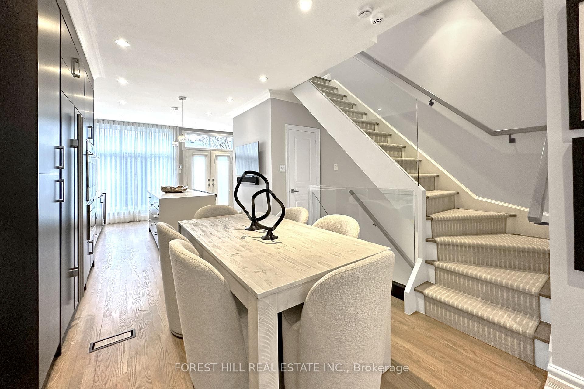 8 Alex Mews photo 11