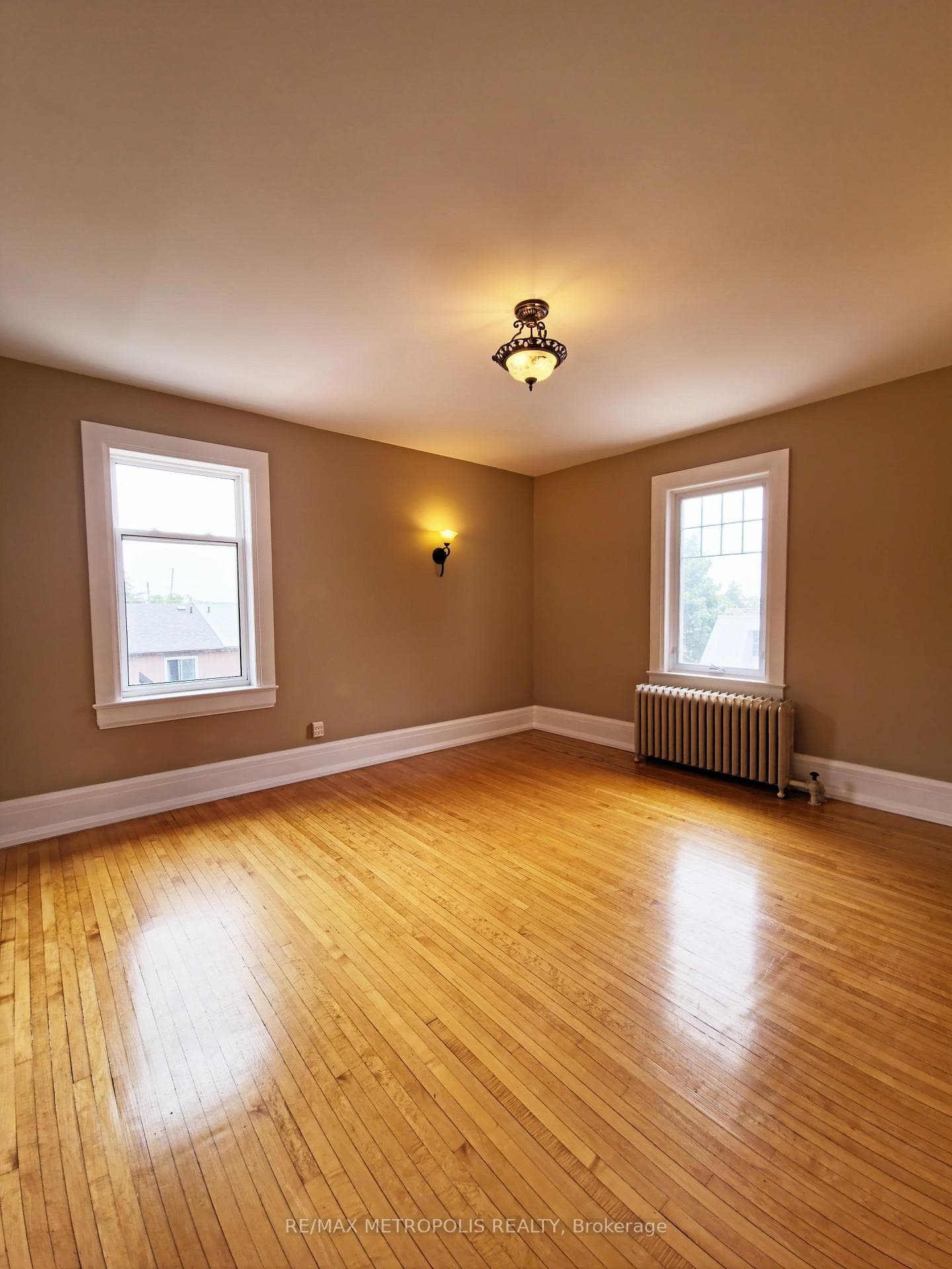 1110 Simcoe Street Unit Upper #2 photo 10