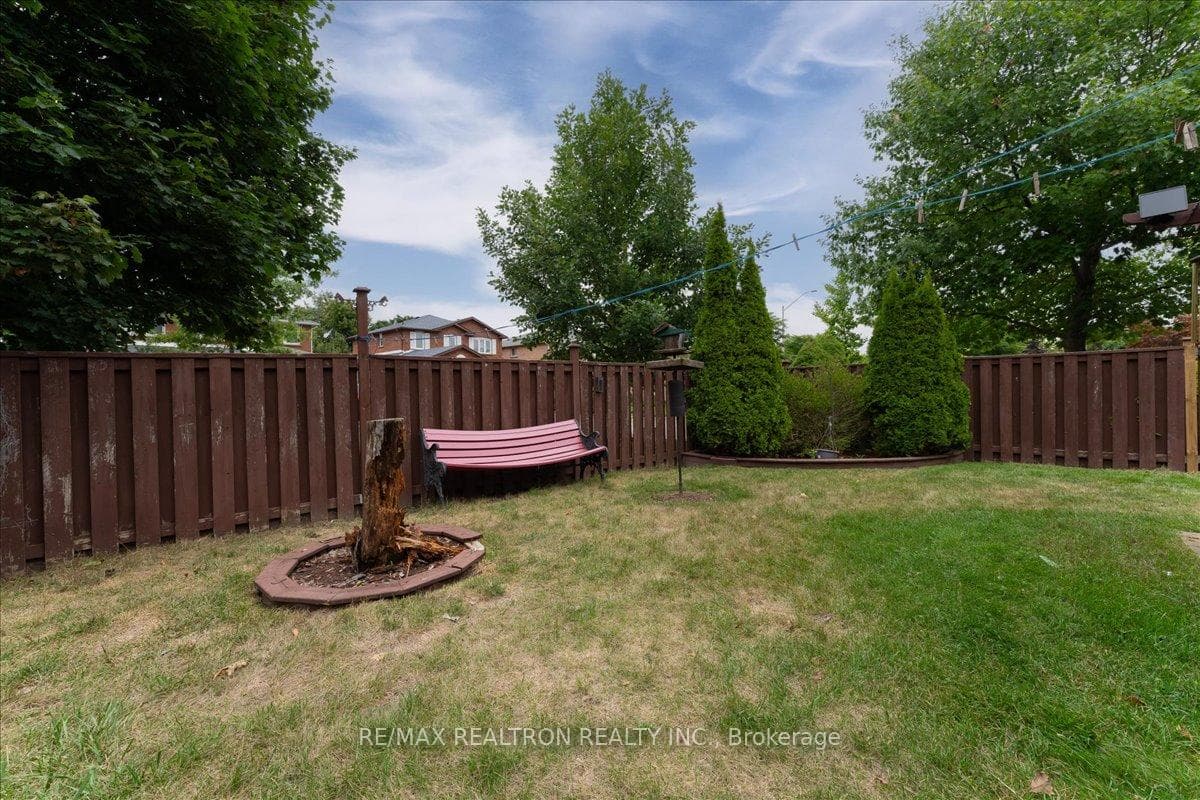 151 Lyndhurst Drive photo 44