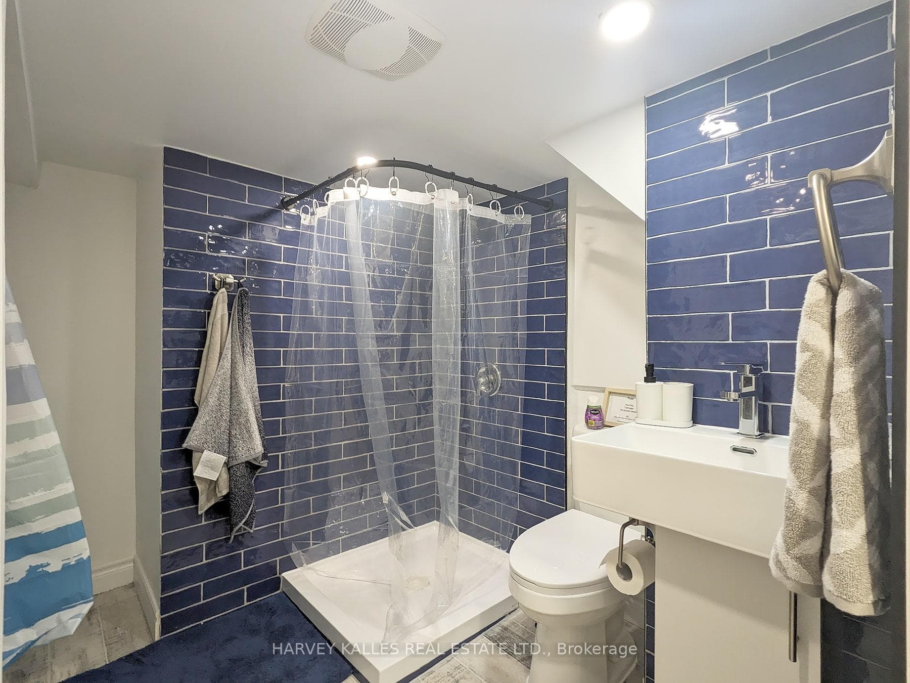 437 Kingston Road photo 18