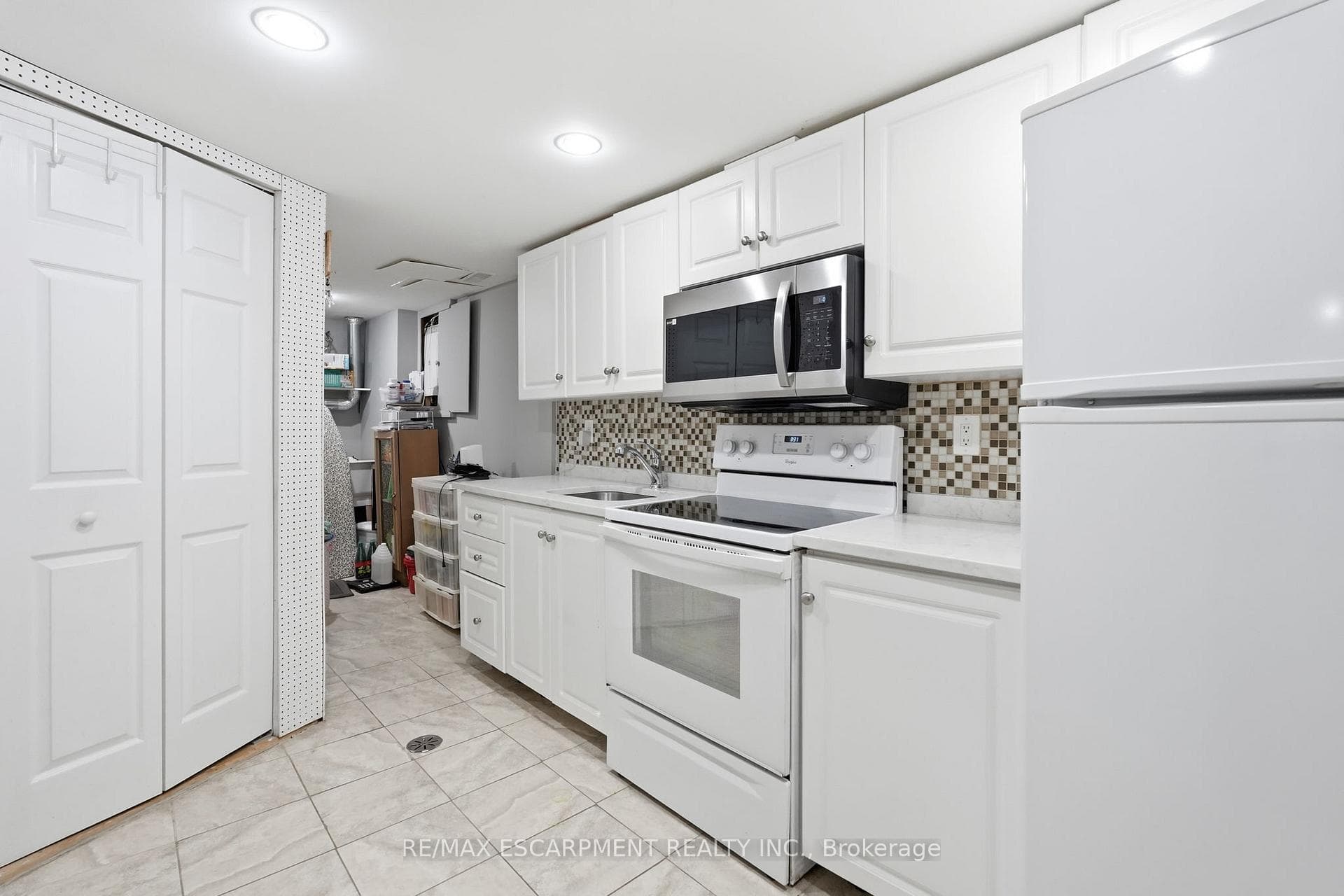 8 Elmore Drive photo 31
