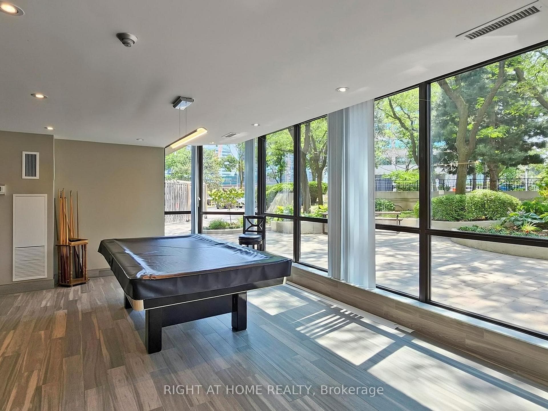 33 Elmhurst Avenue Unit 606 photo 40